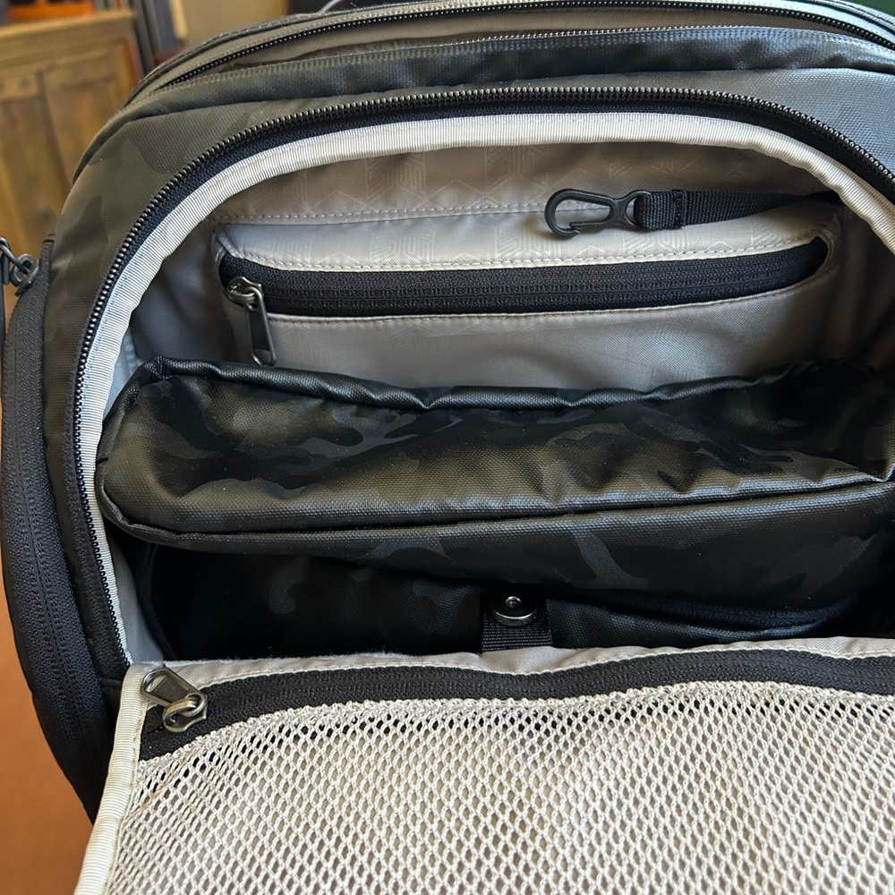 The Smarter Backpack - Picture 6 of 11